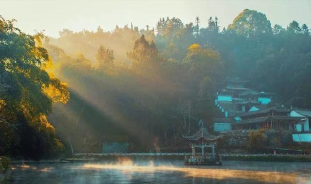 柏联悬崖边，茶园里，古寺旁美景