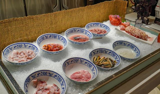 位于杭州余杭CBD五星国际酒店，299=2大1小东星斑主题自助晚餐
