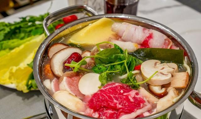 位于杭州余杭CBD五星国际酒店，299=2大1小东星斑主题自助晚餐