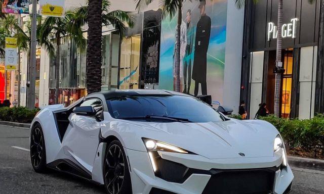 偶遇莱肯二代卸车，价值1000万，奇怪的是该车后视镜去哪了！