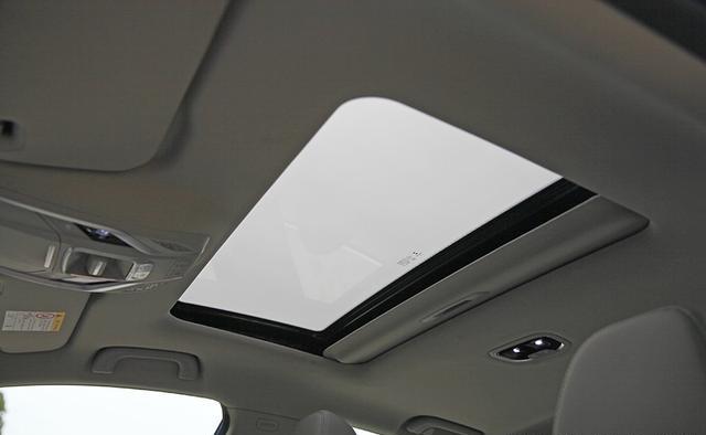 运动风 时尚 科技 智慧 实拍吉利全新缤瑞最美三厢车