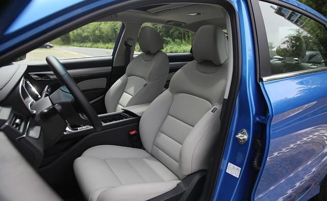 运动风 时尚 科技 智慧 实拍吉利全新缤瑞最美三厢车