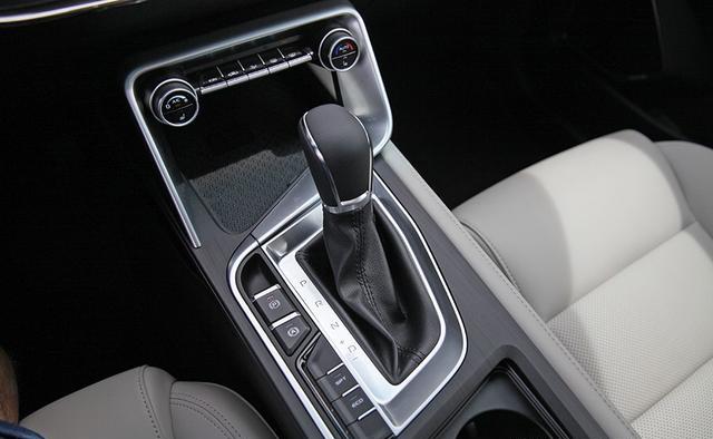 运动风 时尚 科技 智慧 实拍吉利全新缤瑞最美三厢车