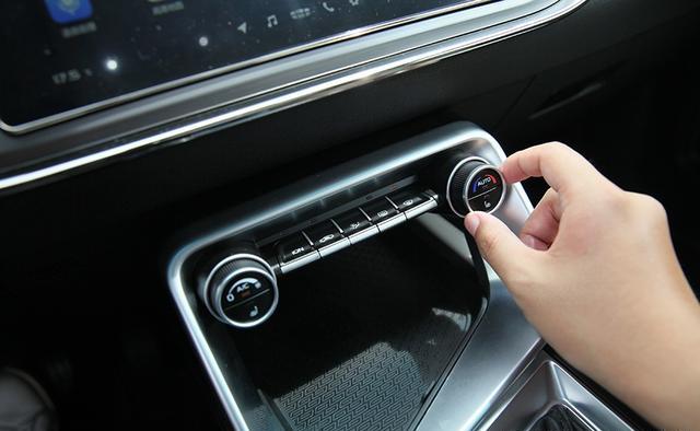 运动风 时尚 科技 智慧 实拍吉利全新缤瑞最美三厢车