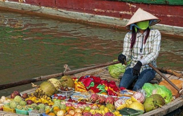 在越南旅游，为何尽量不要接水果店老板给你的手套可能是套路！