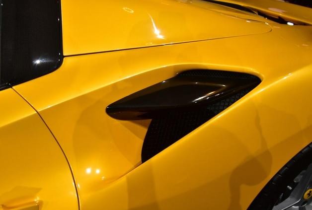 法拉利F8 Spider 有史以来最强的V8敞篷车型 百公里加速2.9秒