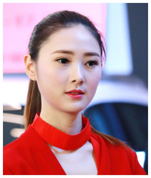 马尾女孩助阵奇瑞,笑容太甜美,红衣造型太可爱