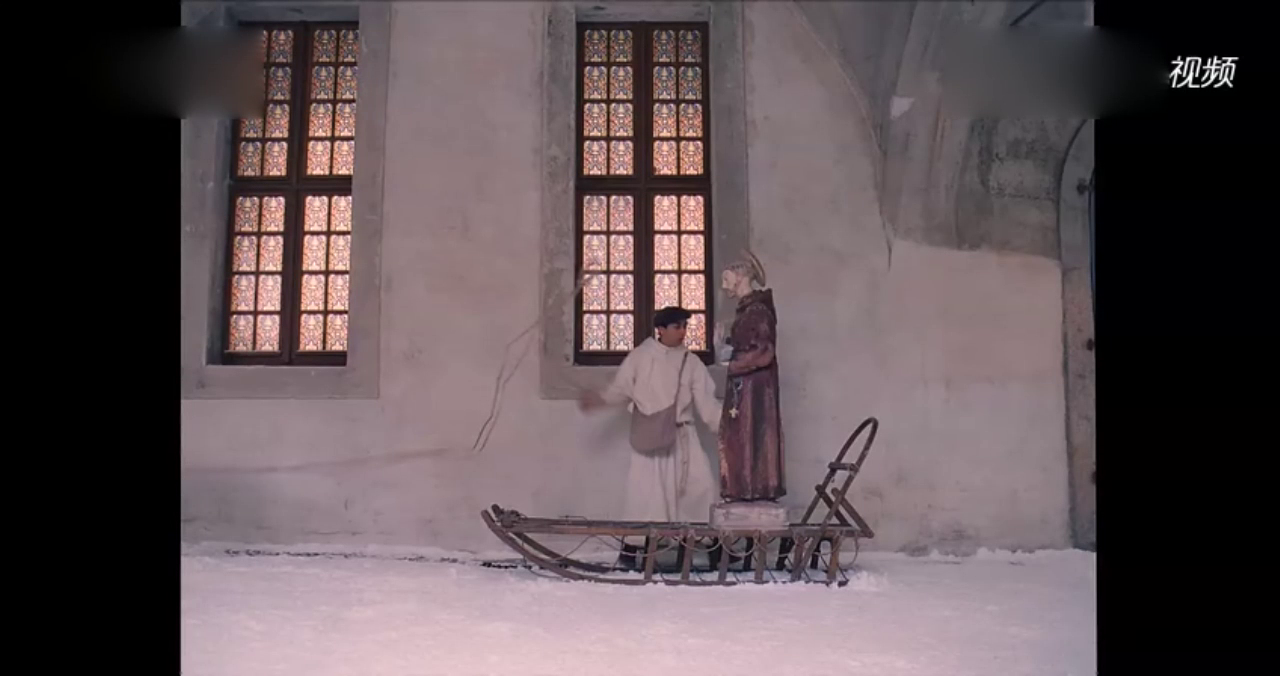 冰山中滑雪，这速度赶上跑车了吧