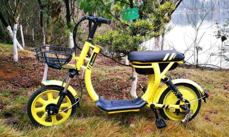 为啥电动车充满电，刚加速就掉两格？维修工说漏了嘴