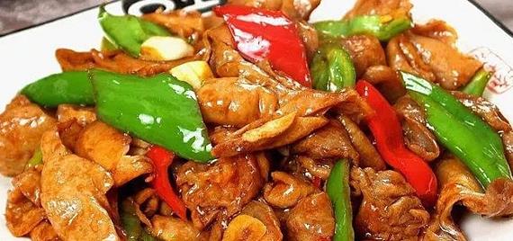 精选美食:蒸鱼头,蛤蜊炖翅中,尖椒溜肥肠,芦笋炒鱼饼的做法