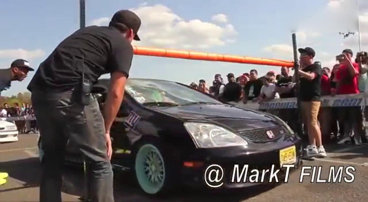 越low越好 低趴改装车过杆看谁更低