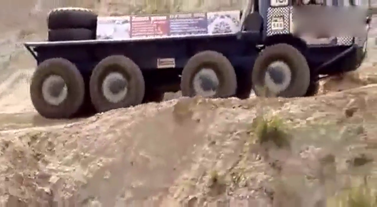 近70度坡，八轮卡车下去表示没问题