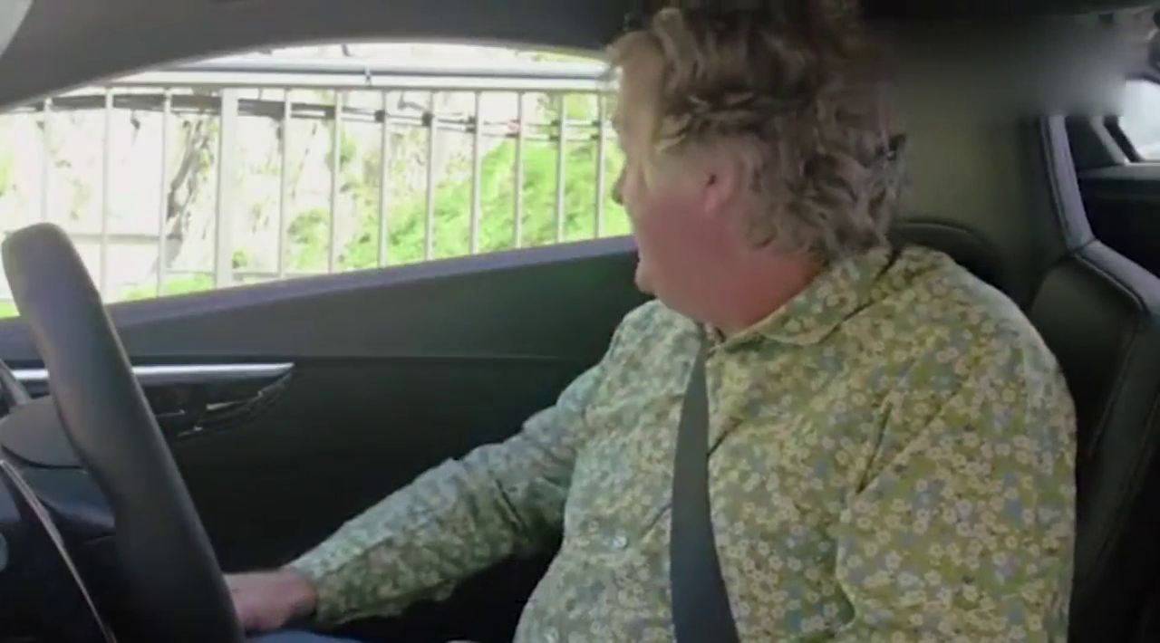 三辆跑车跑烂路，兰博基尼大牛磕到底盘，开不出去了