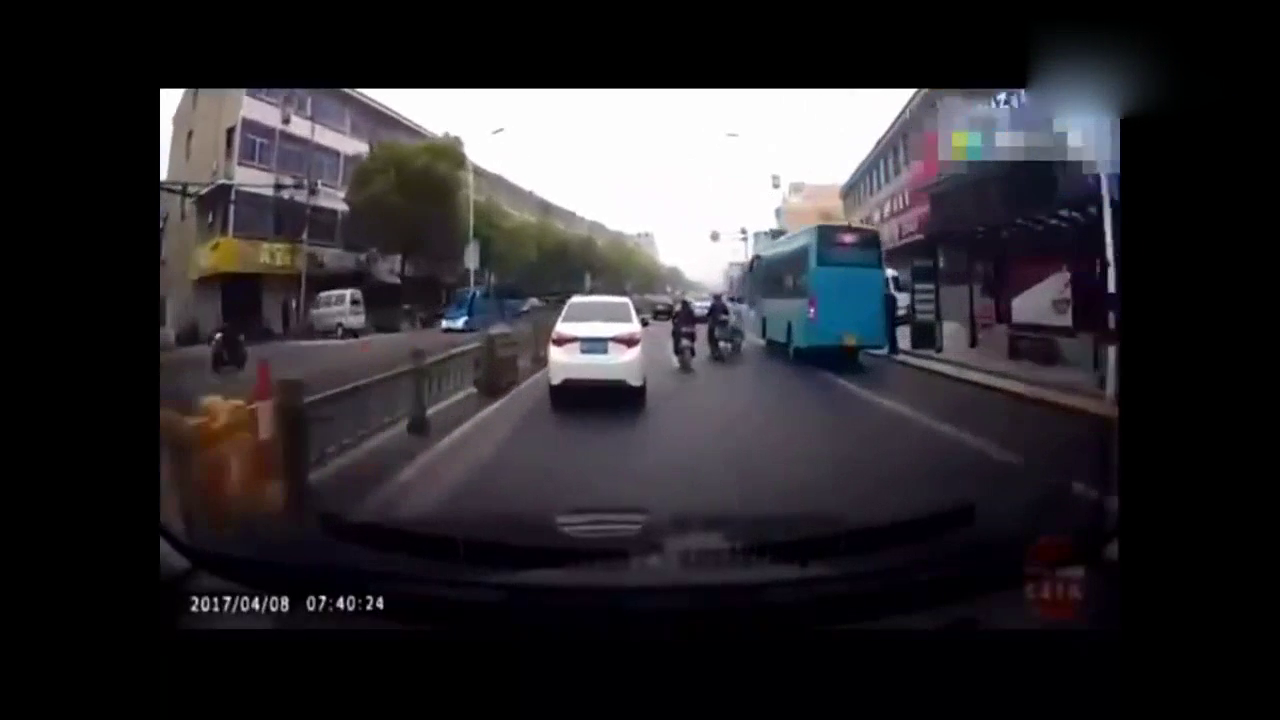 才知道司机为什么会这么恨电动车了，真想抽他！