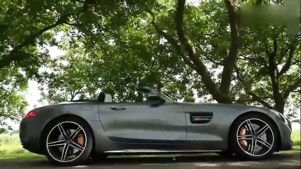 奔驰GT价值200万，超级跑车原来上了不限速高速