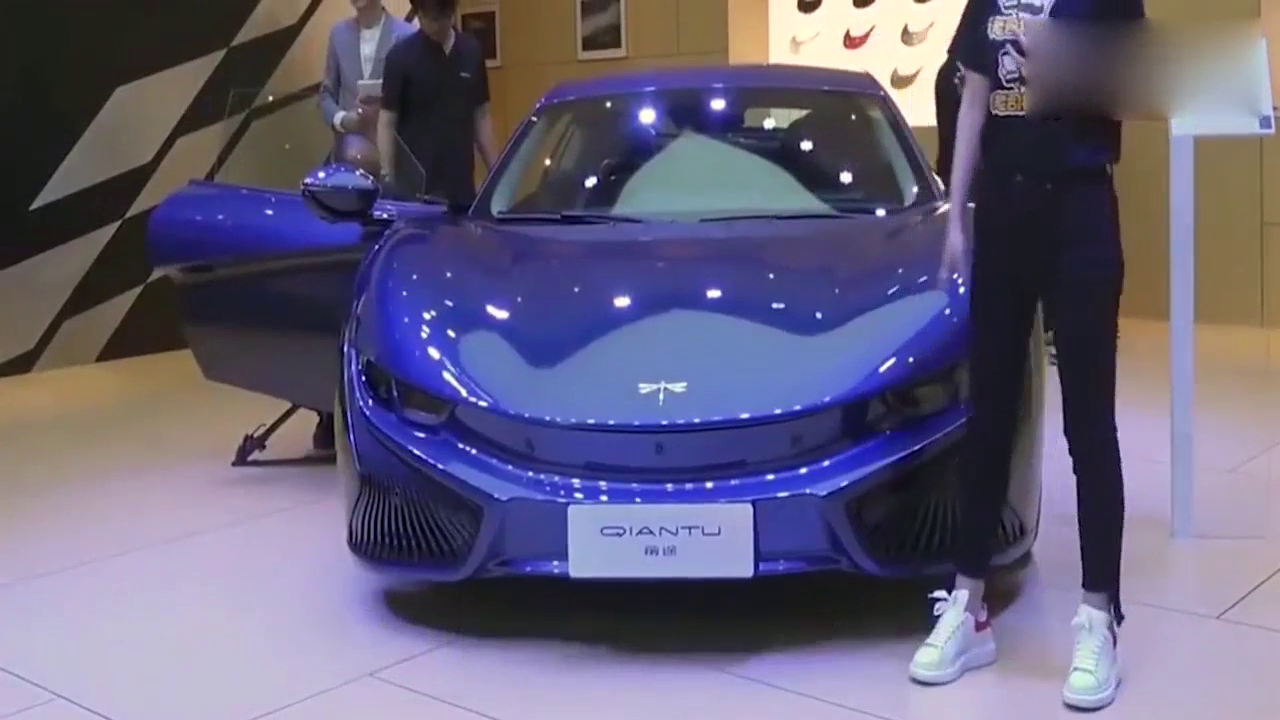 国产跑车终量产！外观不输兰博基尼，蜻蜓车标更是灵性十足！