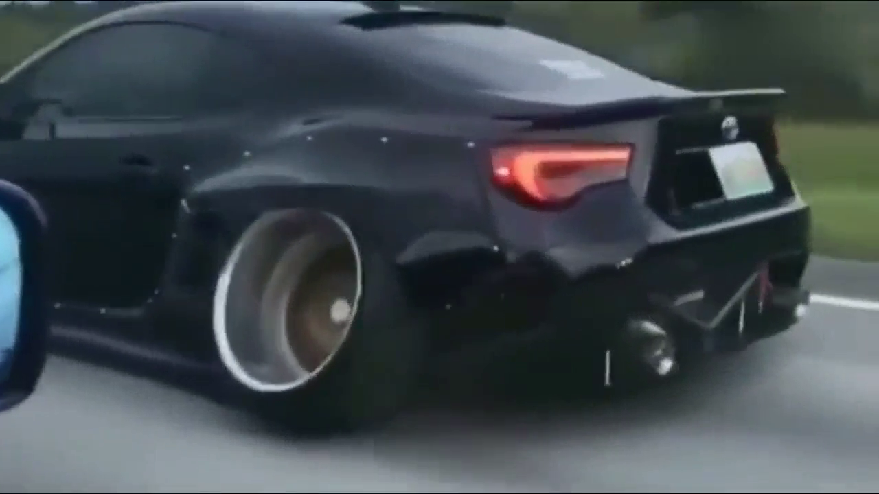 超级跑车就是不一样，车轱辘都这么牛