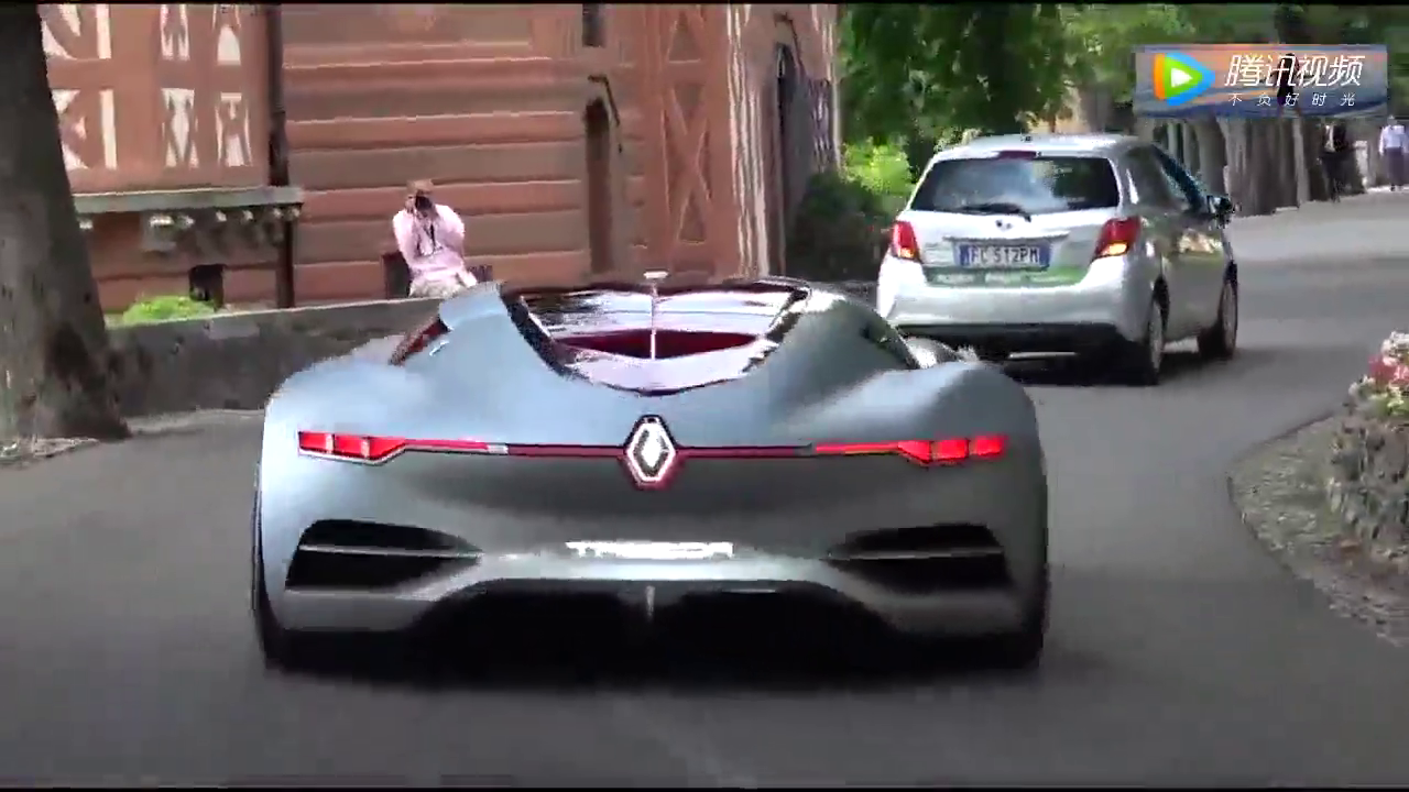 超级土豪订制的限量跑车到货了，打开车门之后，彻底懵圈了！