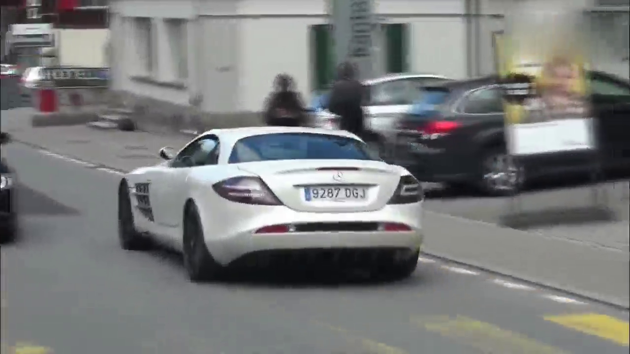 价值14万大众Polo，晃悠进了跑车队伍，躲着兰博基尼那么远