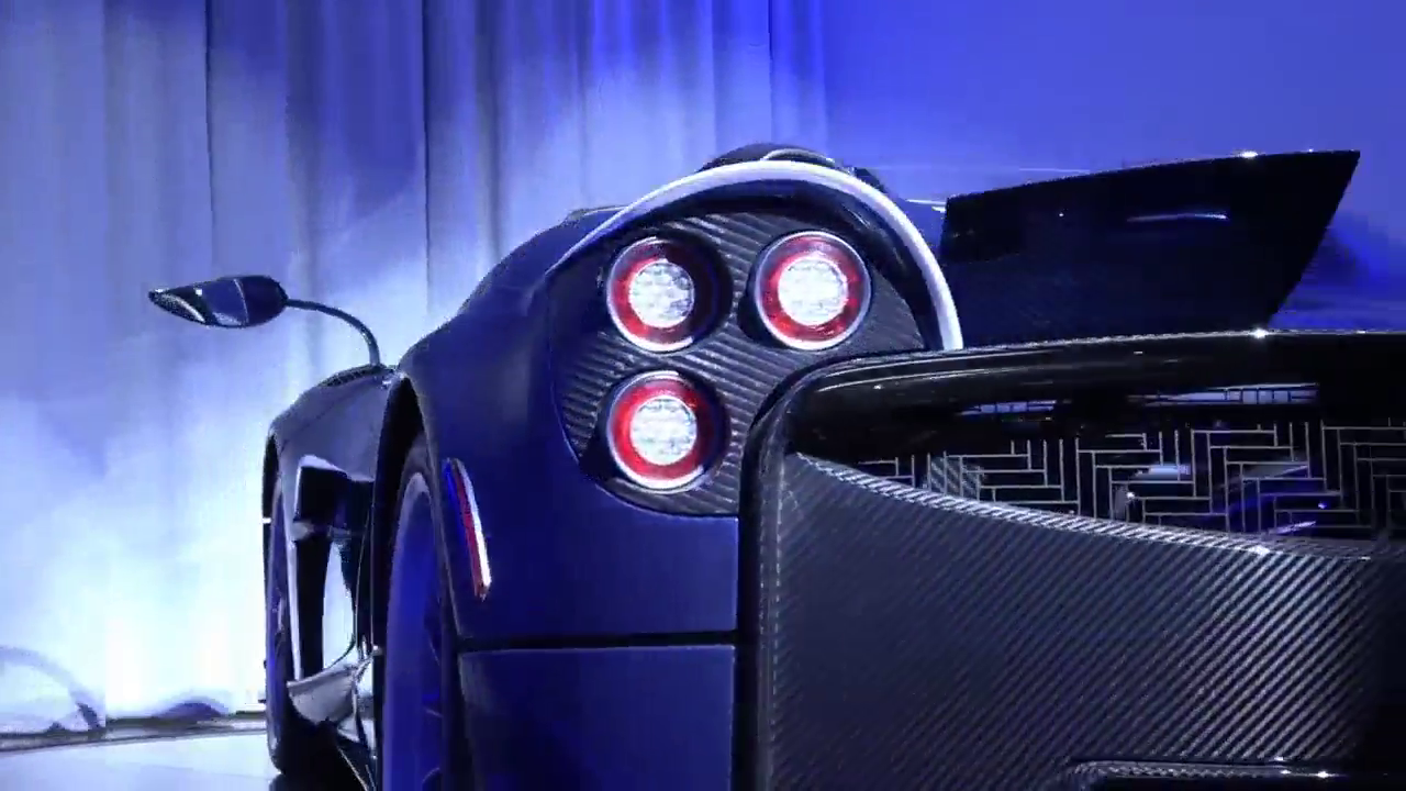 价值2900万的豪华跑车，号称游走的艺术，奢侈的座驾，帕加尼来了