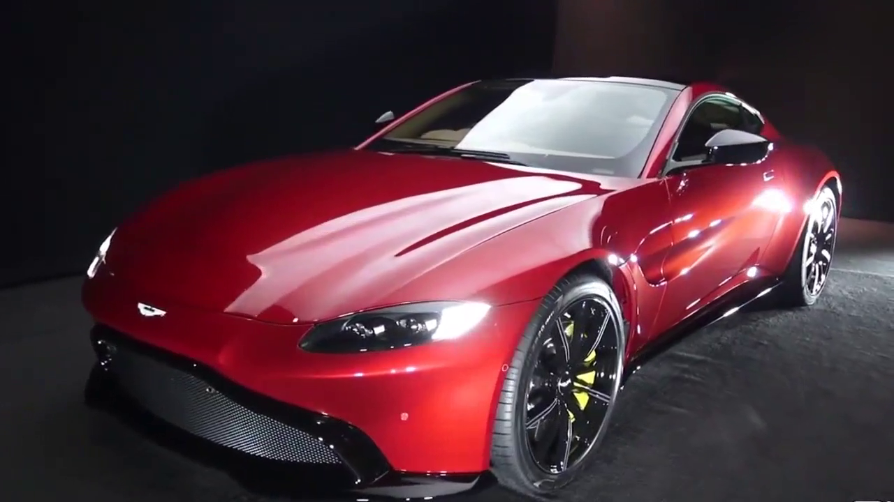 价值218万阿斯顿马丁超级跑车，打开后备箱才知道豪华轿跑多厉害