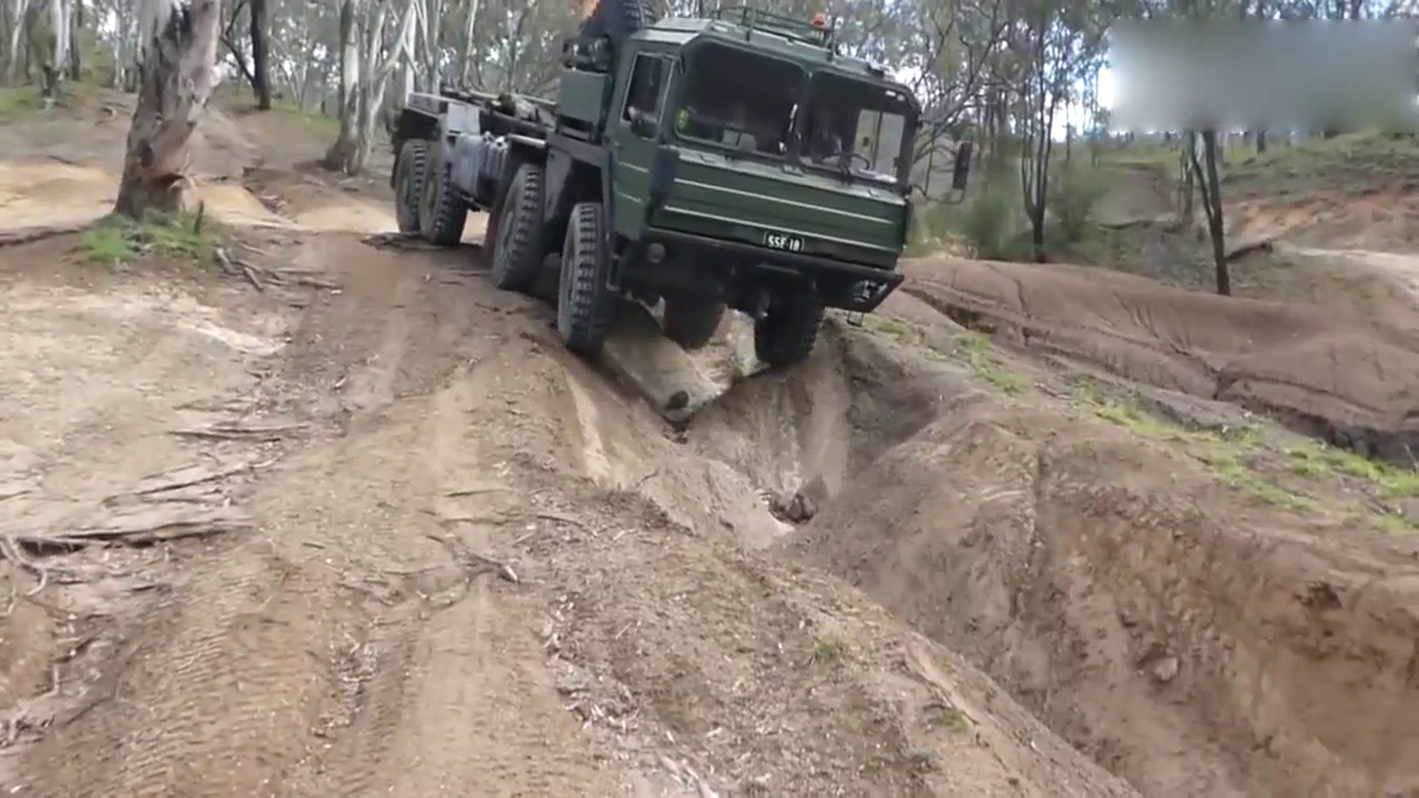 德国曼恩KAT1系列高机动性卡车，运输载荷15吨！