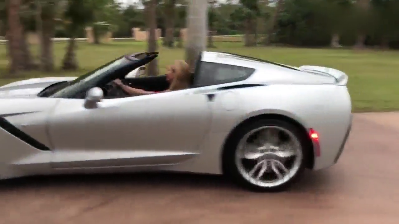 按下雪佛兰跑车启动键那一刻，才知道V8发动机的声音这么震撼