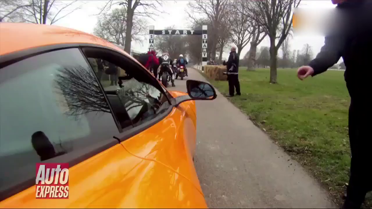 绝代双骄版的迈凯伦McLarenMP4-12C超级跑车上路试驾