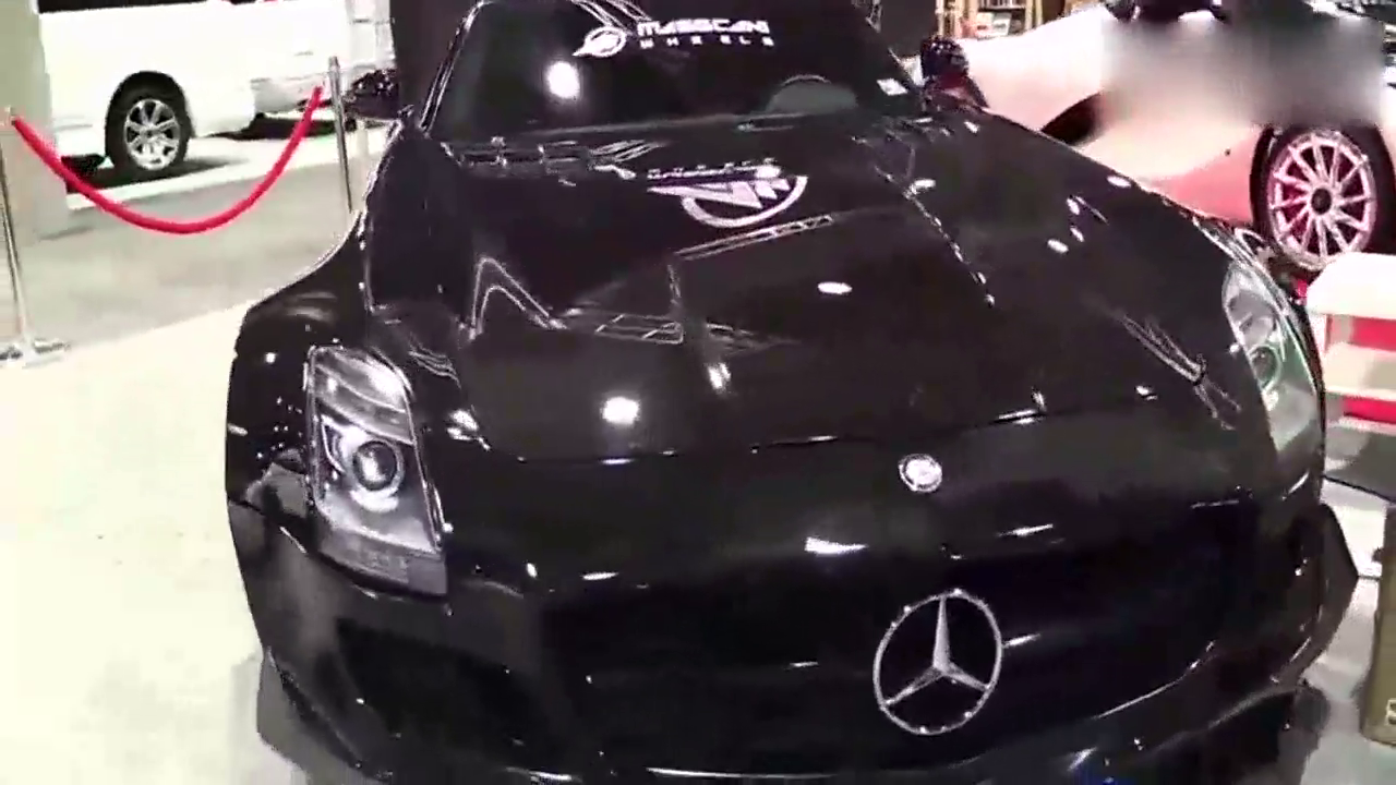 车展实拍宽体改装奔驰 美得不要不要的！