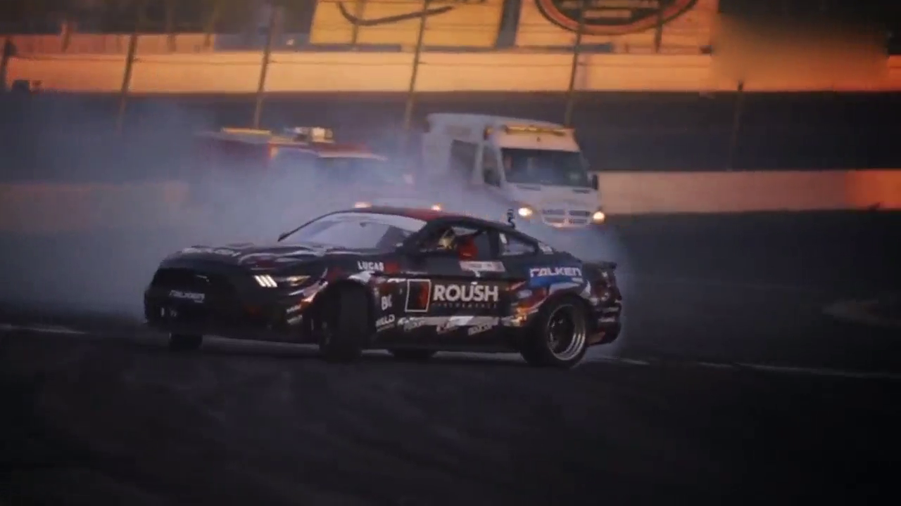 车上赛道上竞技，看到福特野马那一刻，才知道什么叫跑车