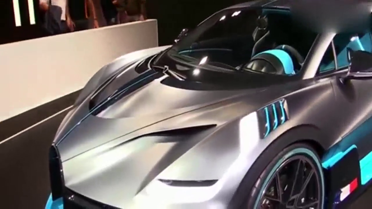 车展上看到的布加迪跑车，价格竟高达450万英镑！