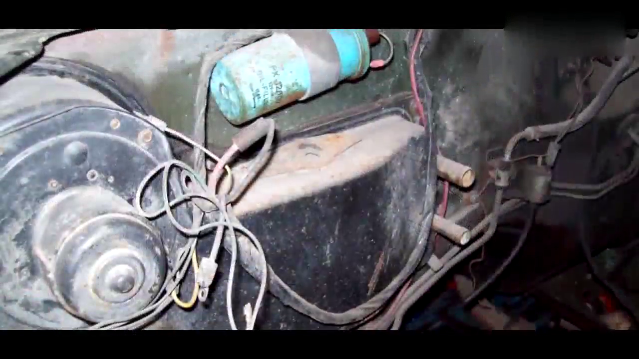 工作室修复100美元的1971年雪佛兰跑车，完成后给台保时捷都不换