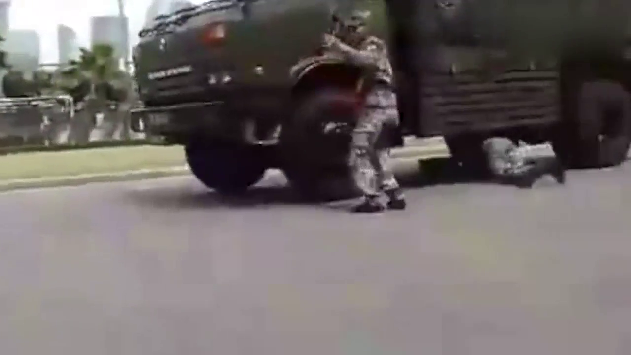 部队驾驶神技能，卡车原地360度任意调头，涨姿势了！