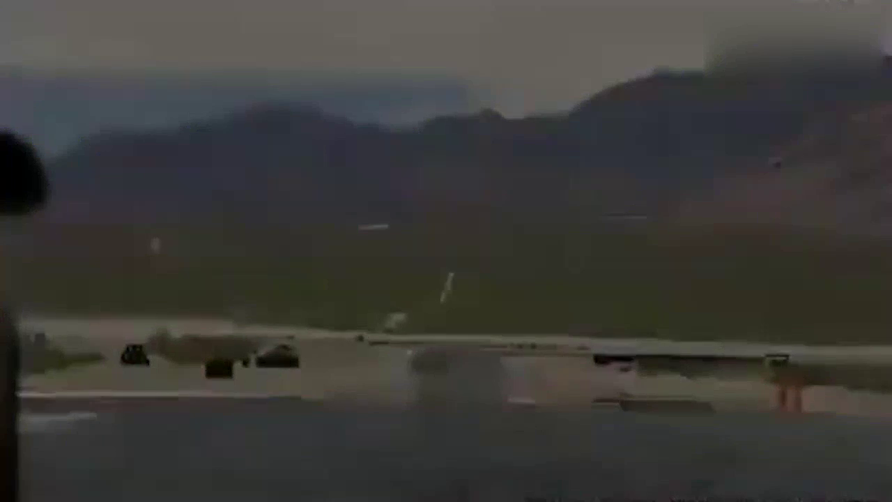 迈凯伦跑车直线秀加速 几秒钟时间尾灯都不见了