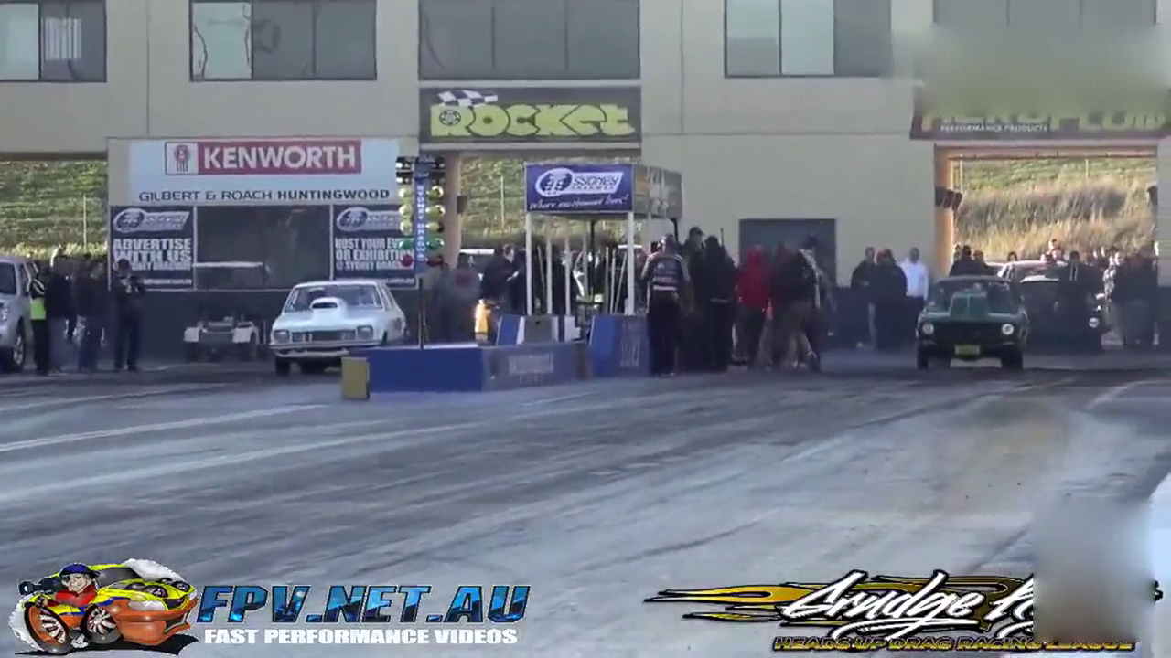 酷！暴力改装车翘头起步秀直线加速