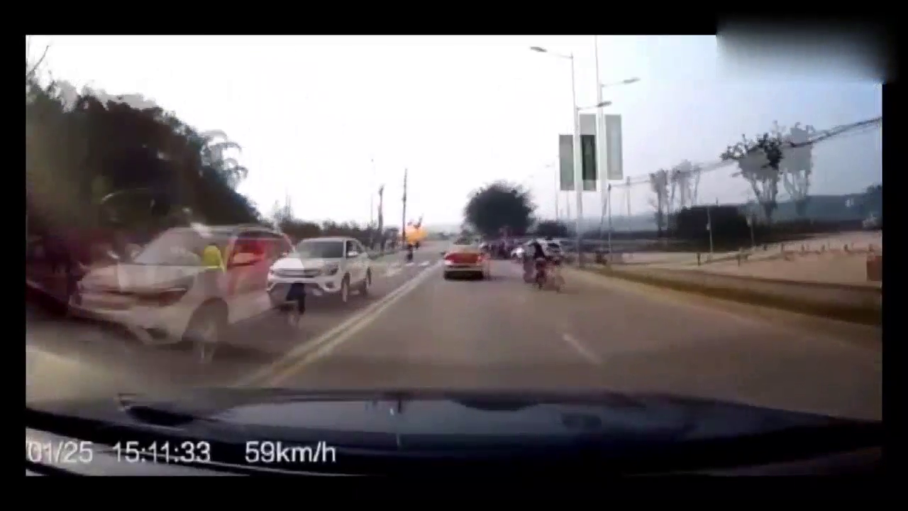 出租车突然急刹，我实在刹不住呀