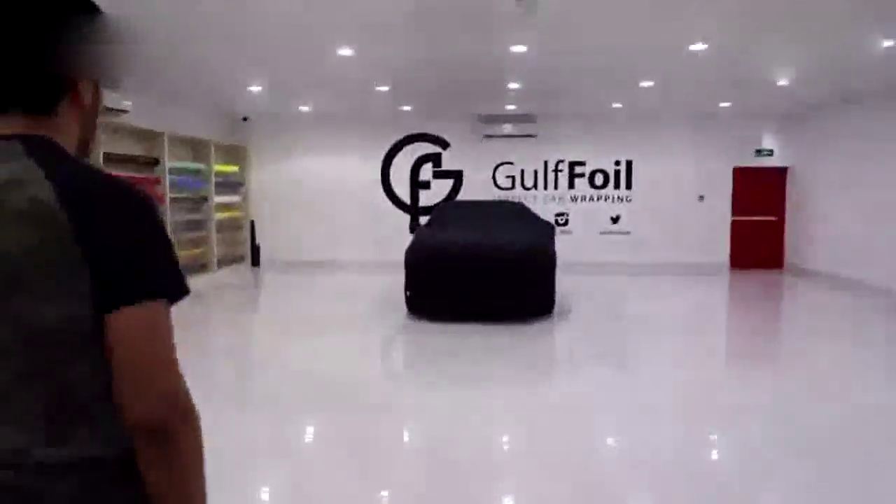 拉开遮车布，才知道福特跑车有多霸气！