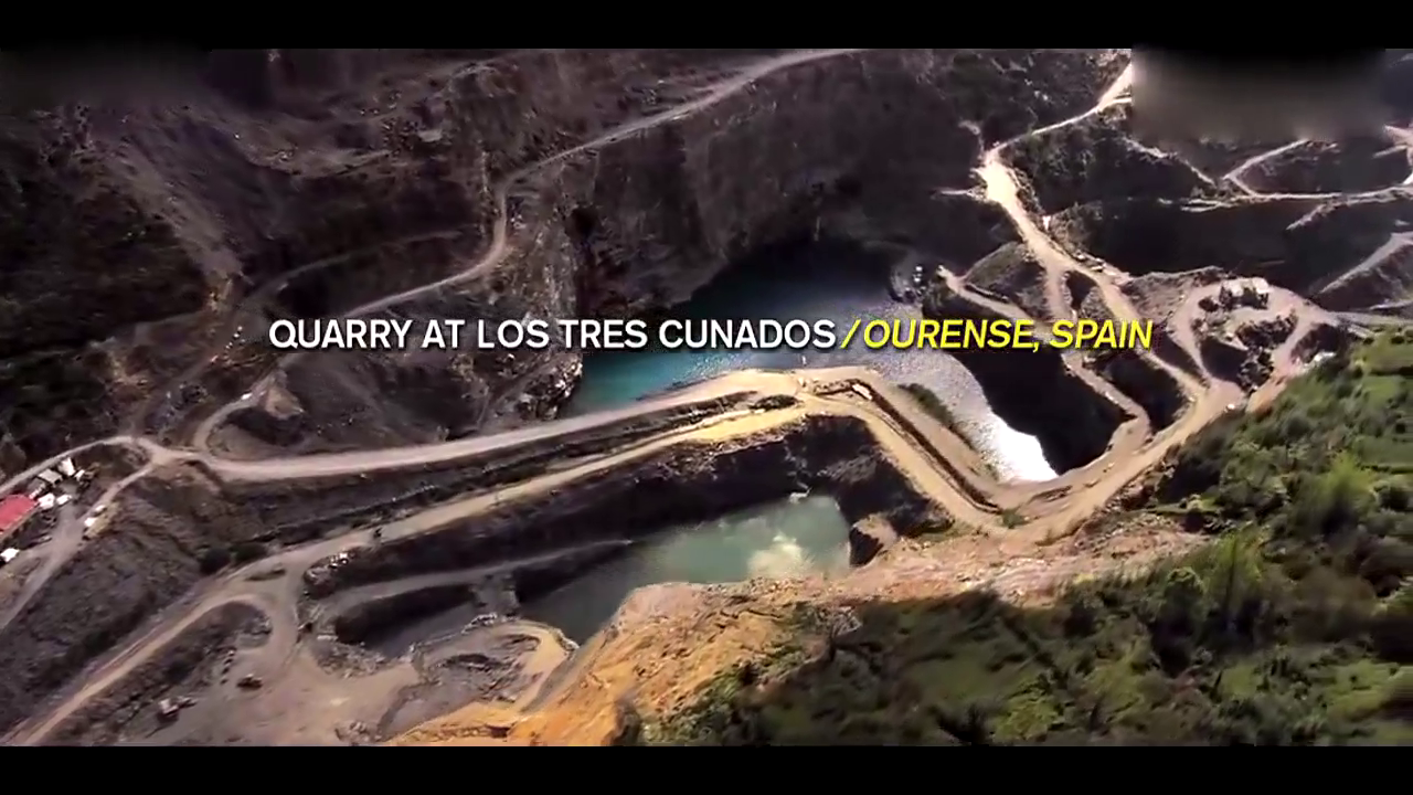 捏一把汗 一只小仓鼠在悬崖边驾驶沃尔沃卡车FMX