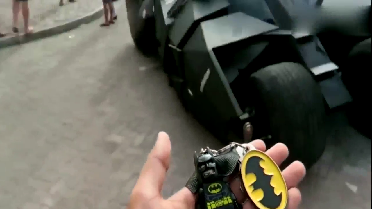 车主按下钥匙的一瞬间，才知道三千万的跑车有多么厉害！