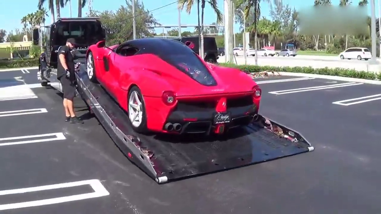 价值2300万法拉利到货，却被后面这辆跑车秒成渣，国内仅6辆