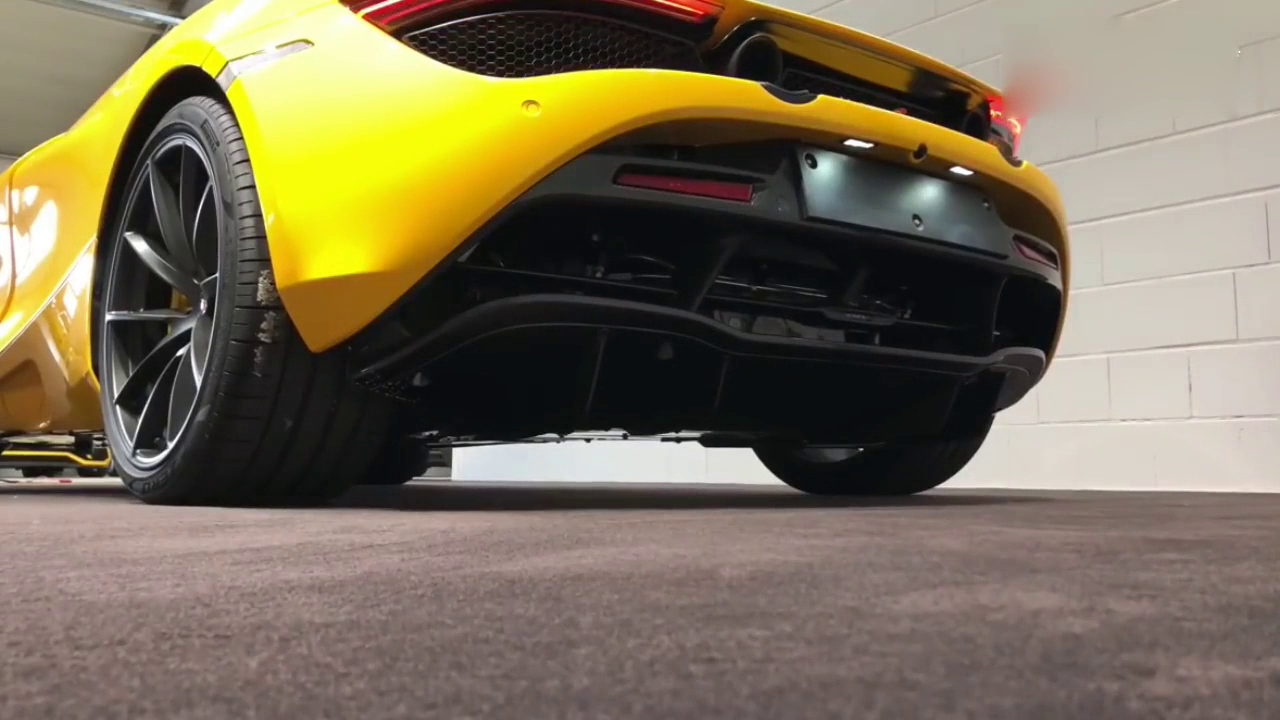 迈凯伦的内饰，看着就舒服，豪华跑车就是不一样