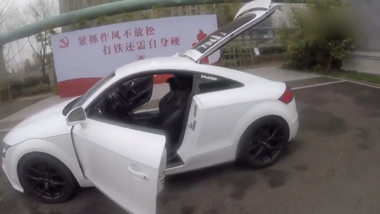 试驾一下四个环的小跑车-11年的奥迪TT