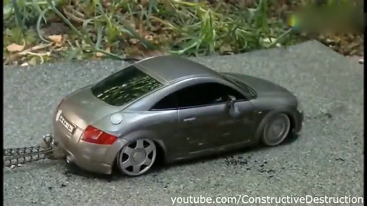 跑车绑上粗铁链，加油冲刺，下一秒会出现什么事？