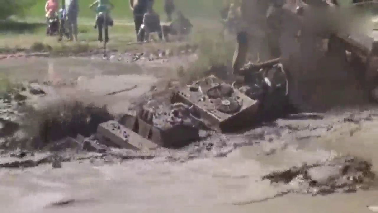 说到越野我只服卡车，轰一脚油门后连牧马人和奔驰G都得服了！