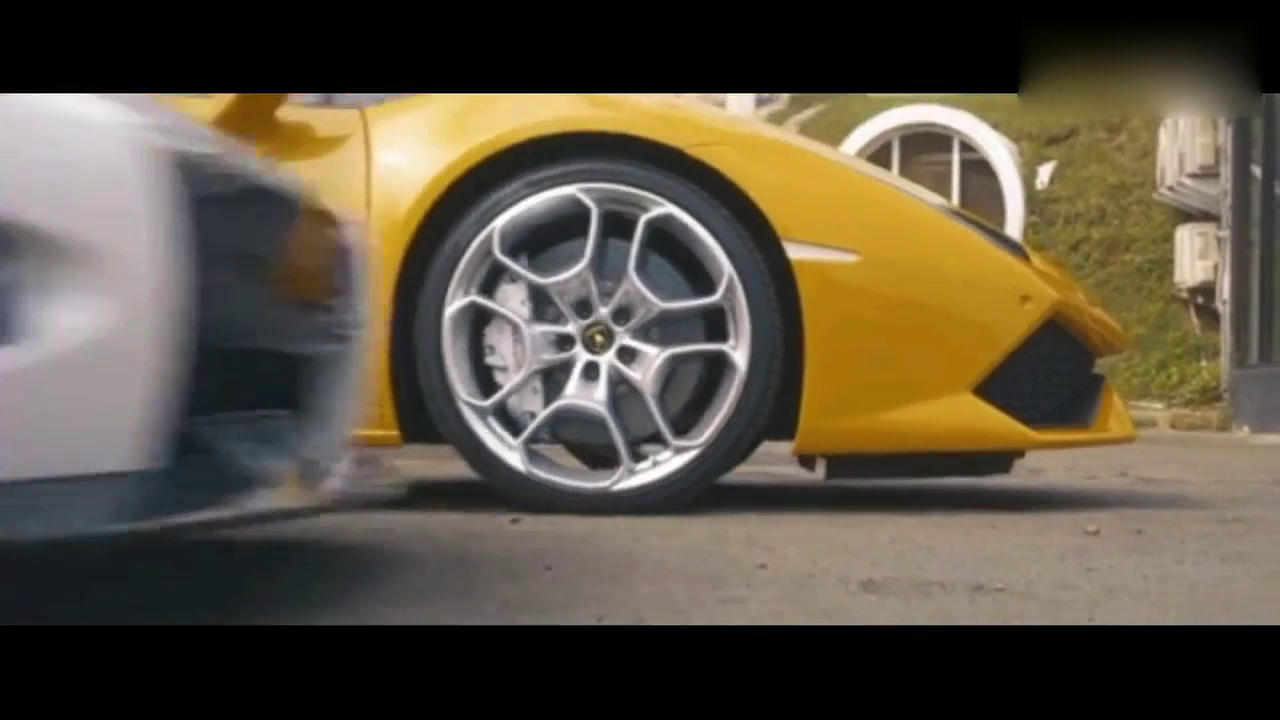 话说一群超级跑车在飙车，你一台MINI插在中间凑什么热闹？