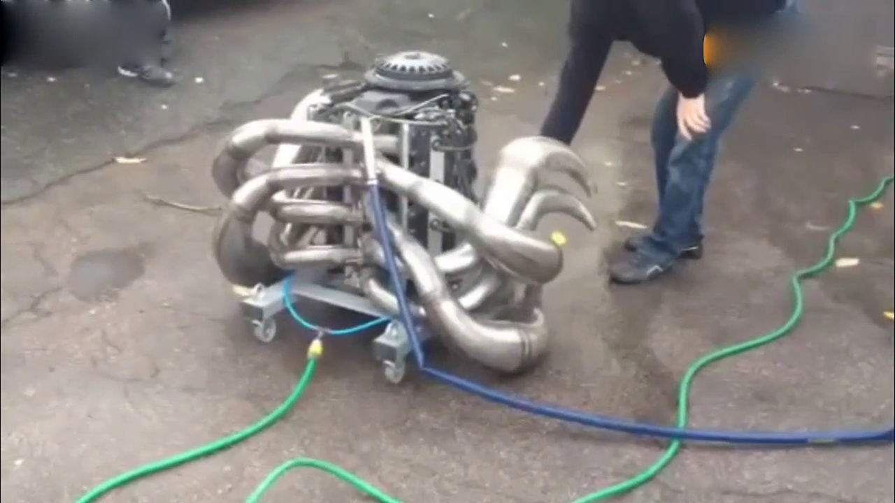 V8排气组合改装车，简单粗暴 X炸天