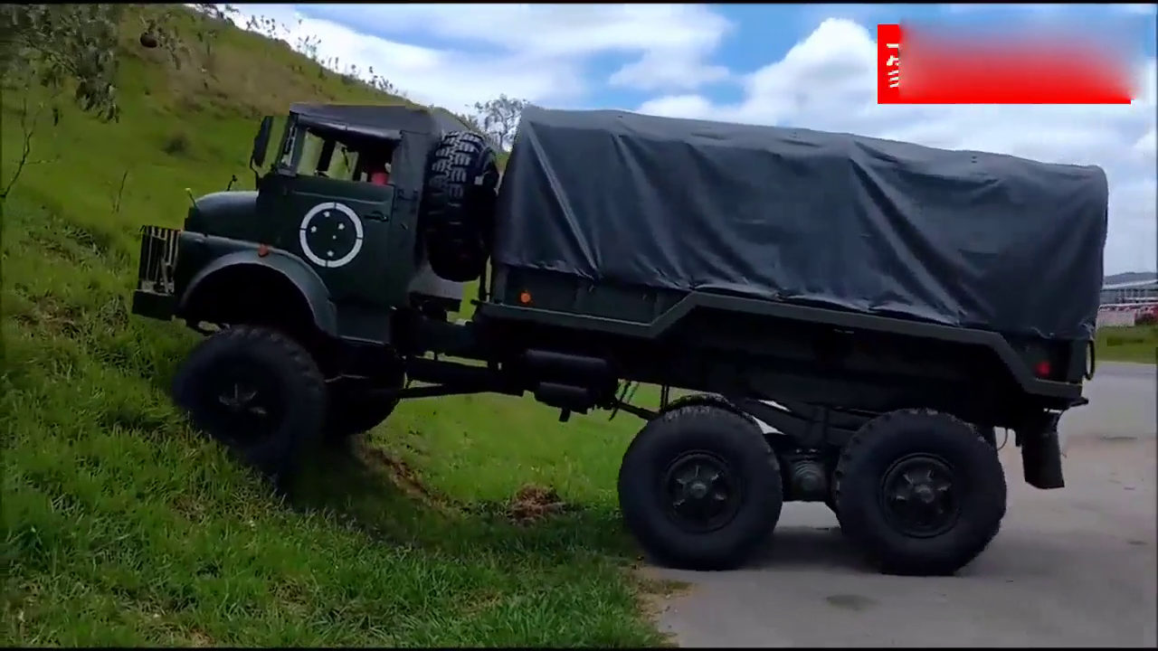 军用卡车有多厉害，倒车的那一刻眼见为实！