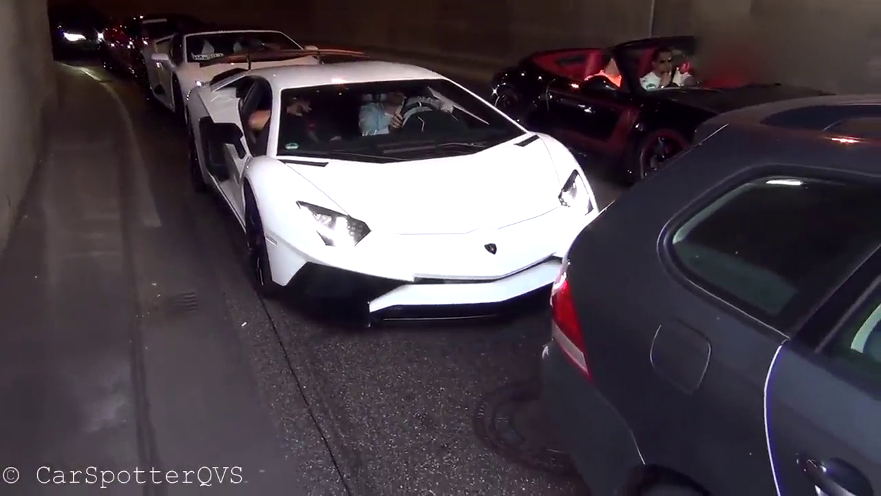 兰博基尼轰了几脚油门，旁边的跑车都不敢出声