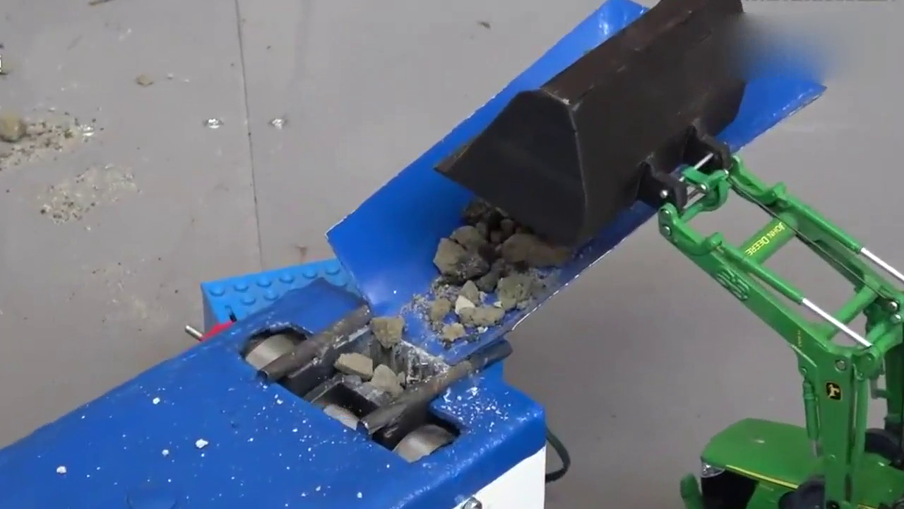 工作中的R-C卡车拖拉机和机械！小编带你们看看他们是怎么工作