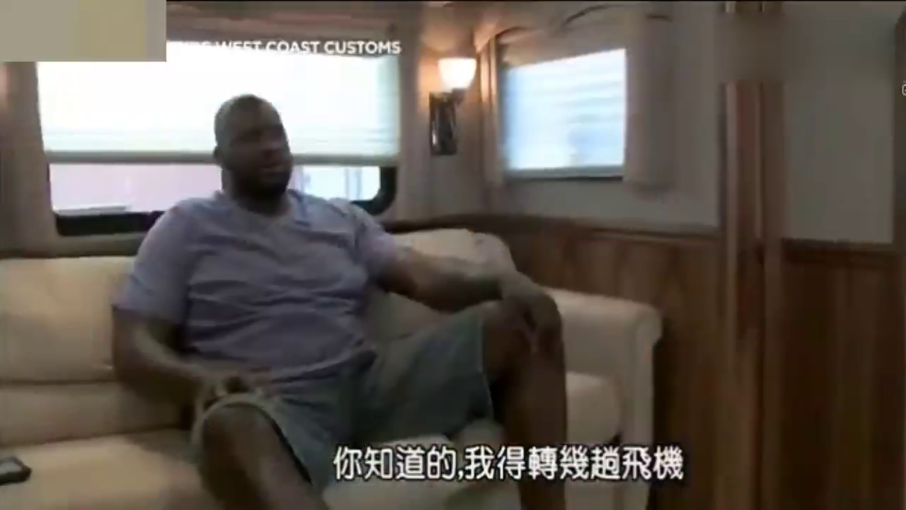 当奥尼尔翻看自己的50多辆改装车时，这表情包又出现了